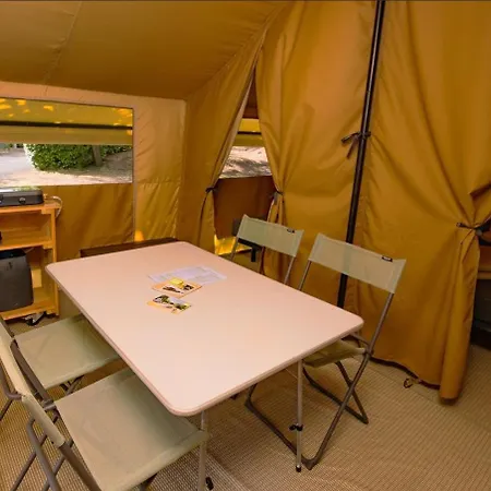 Camping Onlycamp De 蒂涅